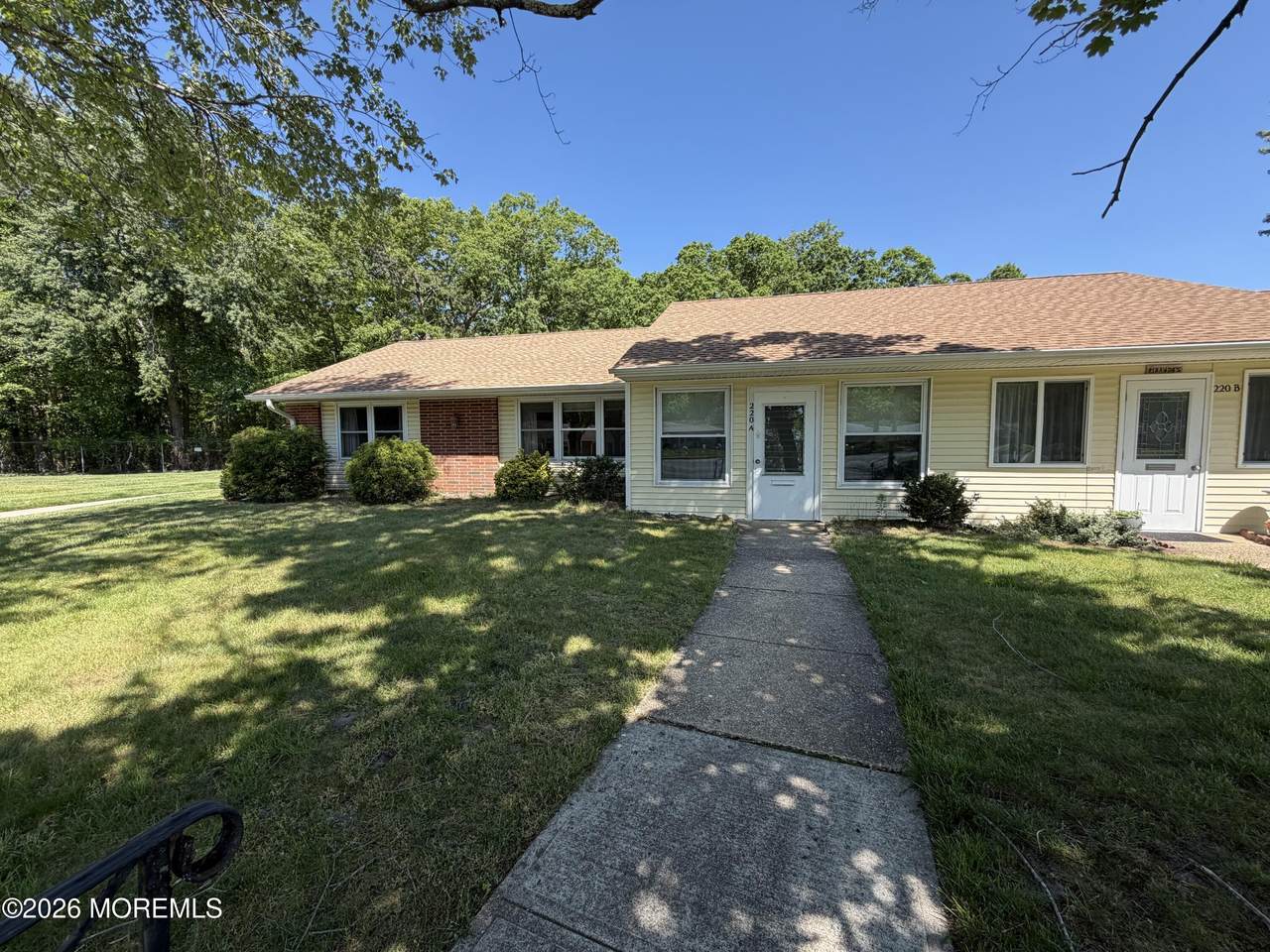 220A Buckingham Court - Photo 1