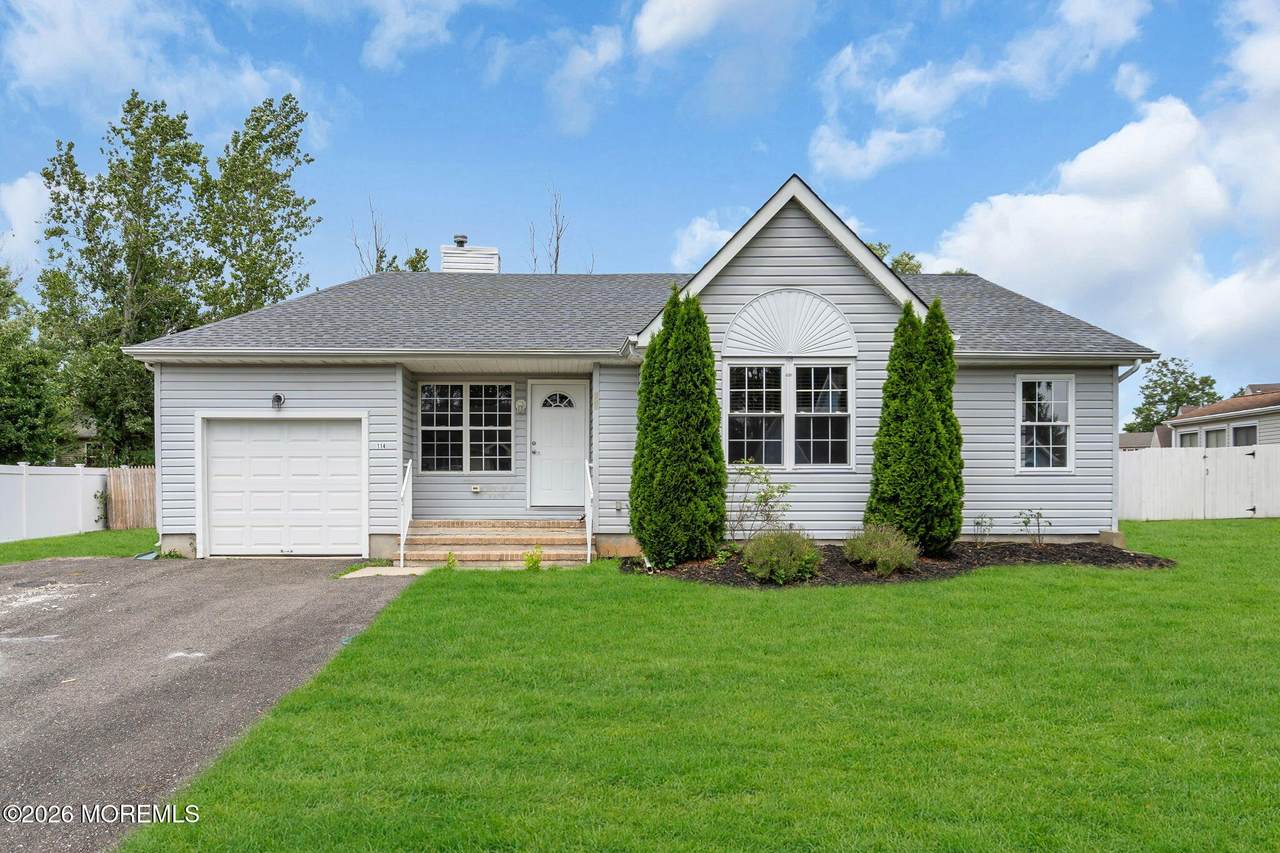 114 Oneida Lake Drive - Photo 1