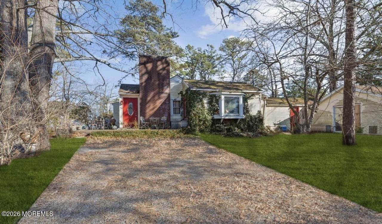 48 Bay Parkway - Photo 1