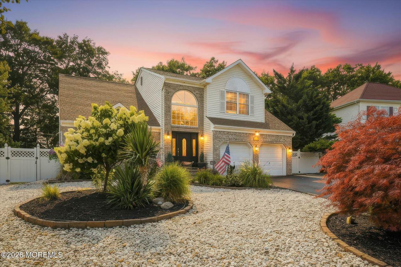 1117 Maplecrest Court - Photo 1