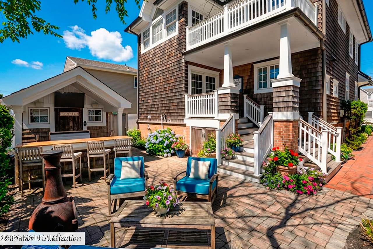 565 Trout Avenue - Photo 1