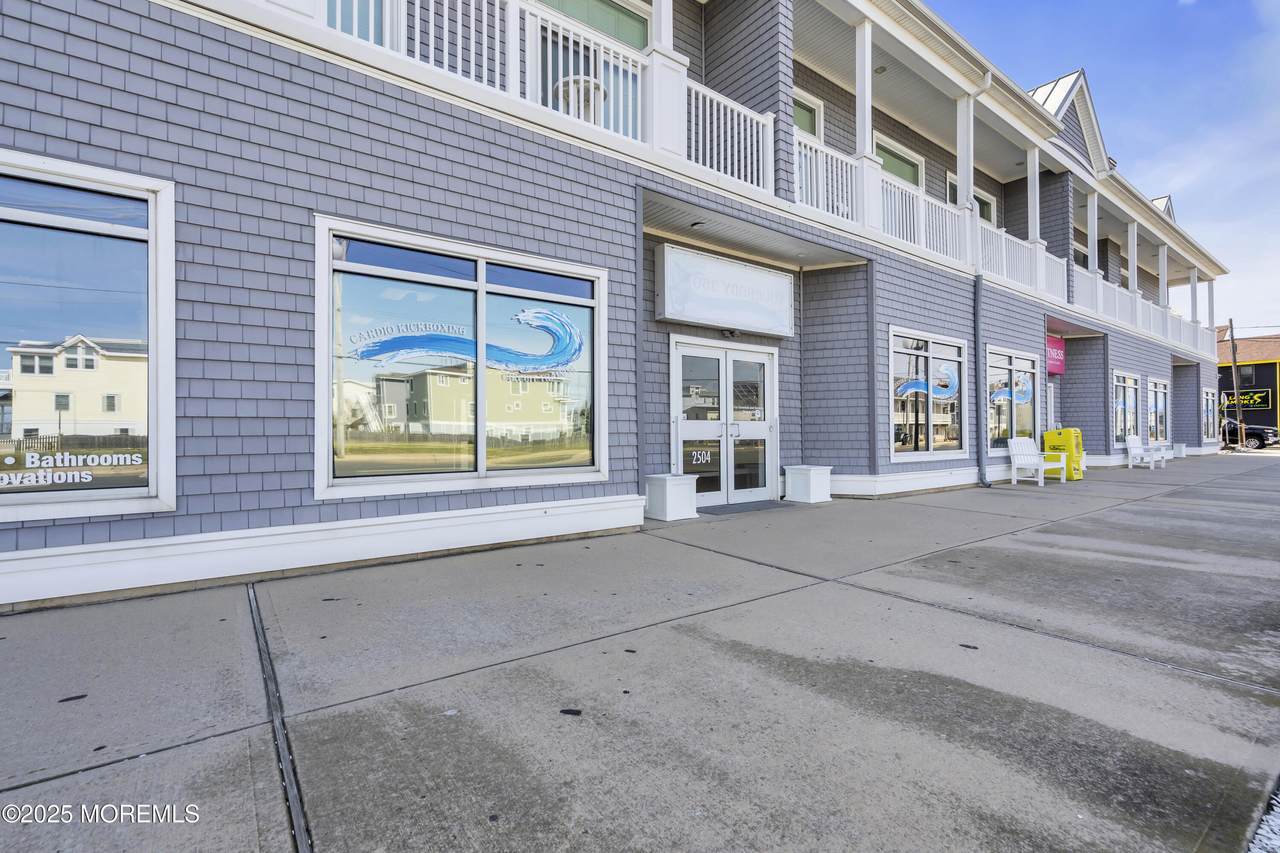 2504 Long Beach Boulevard - Photo 1