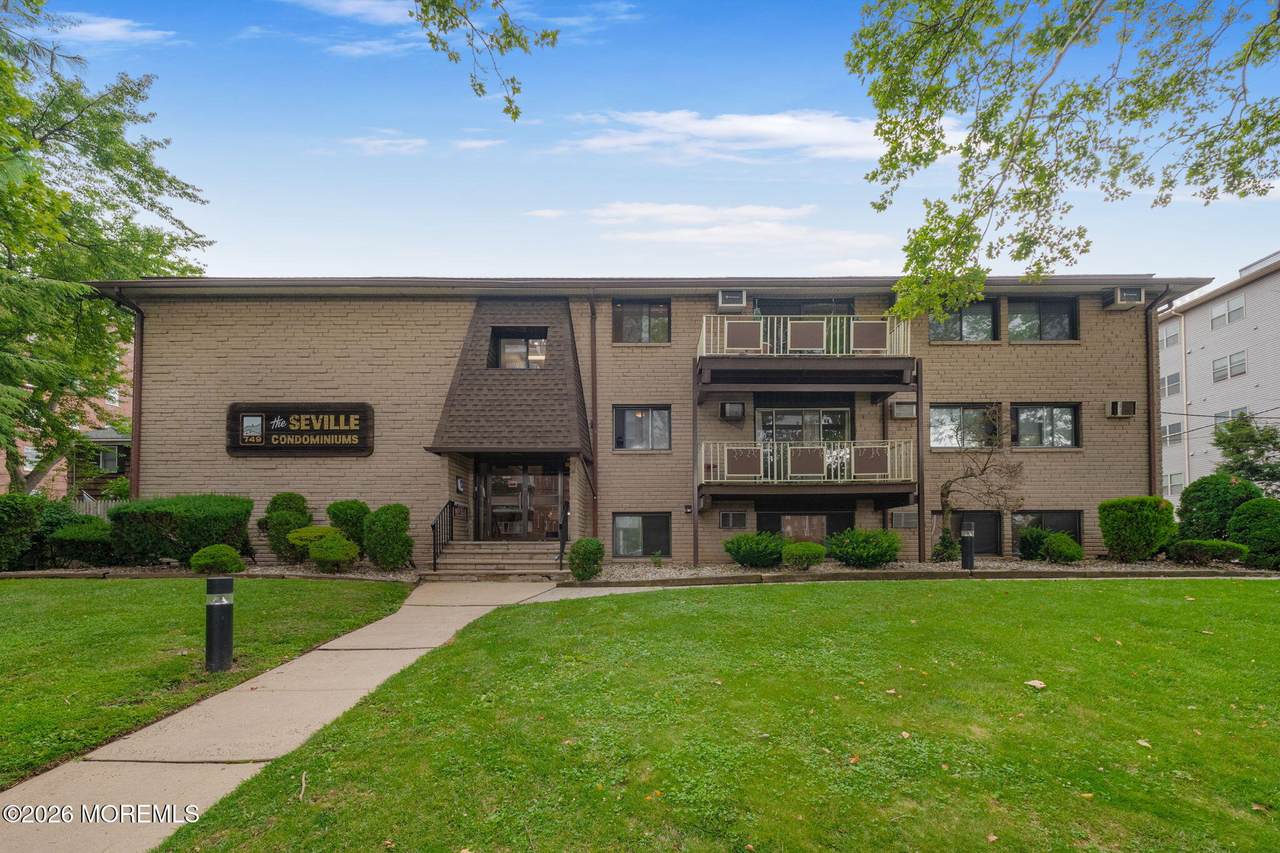 747-757 Broad Street - Photo 1