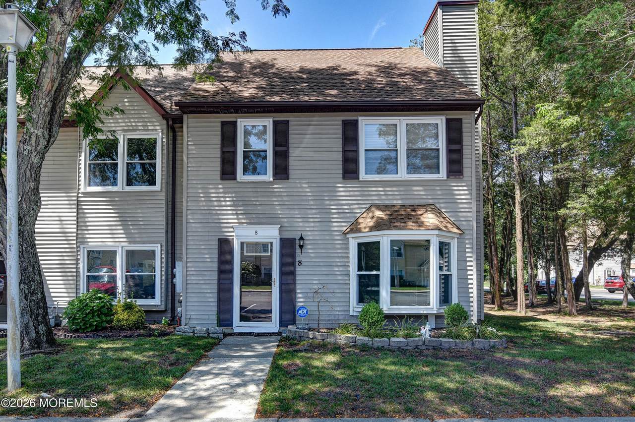 8 Colonial Court - Photo 1