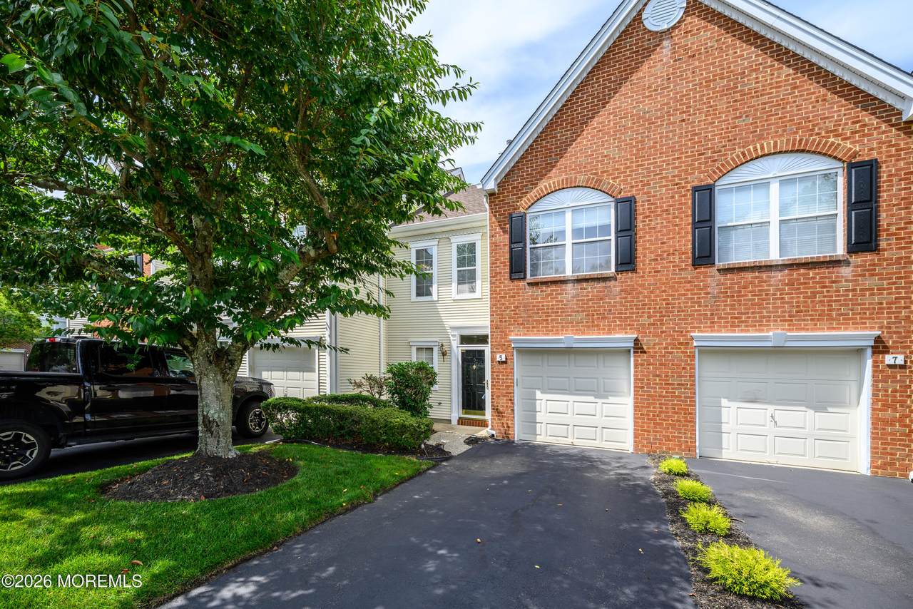 5 Charles Court - Photo 1