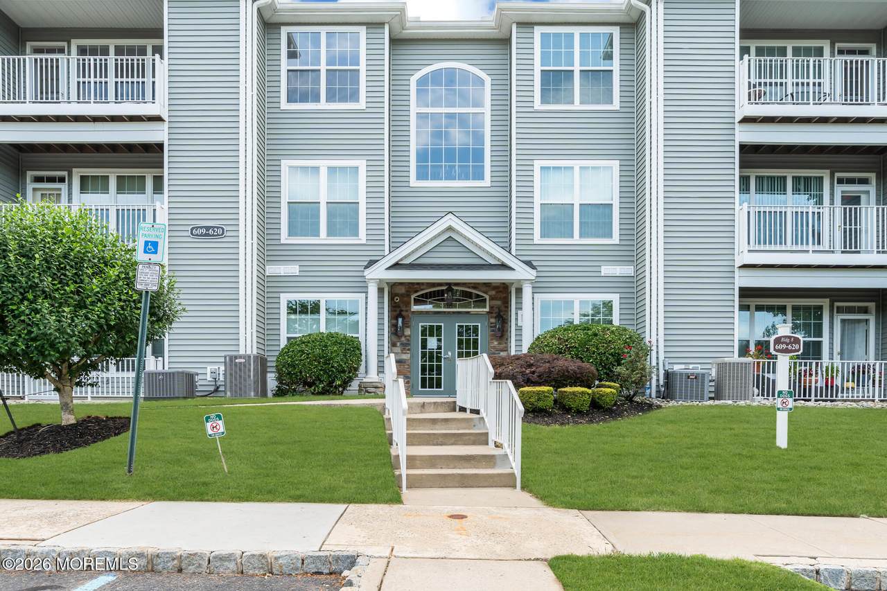 620 Saint Andrews Place - Photo 1