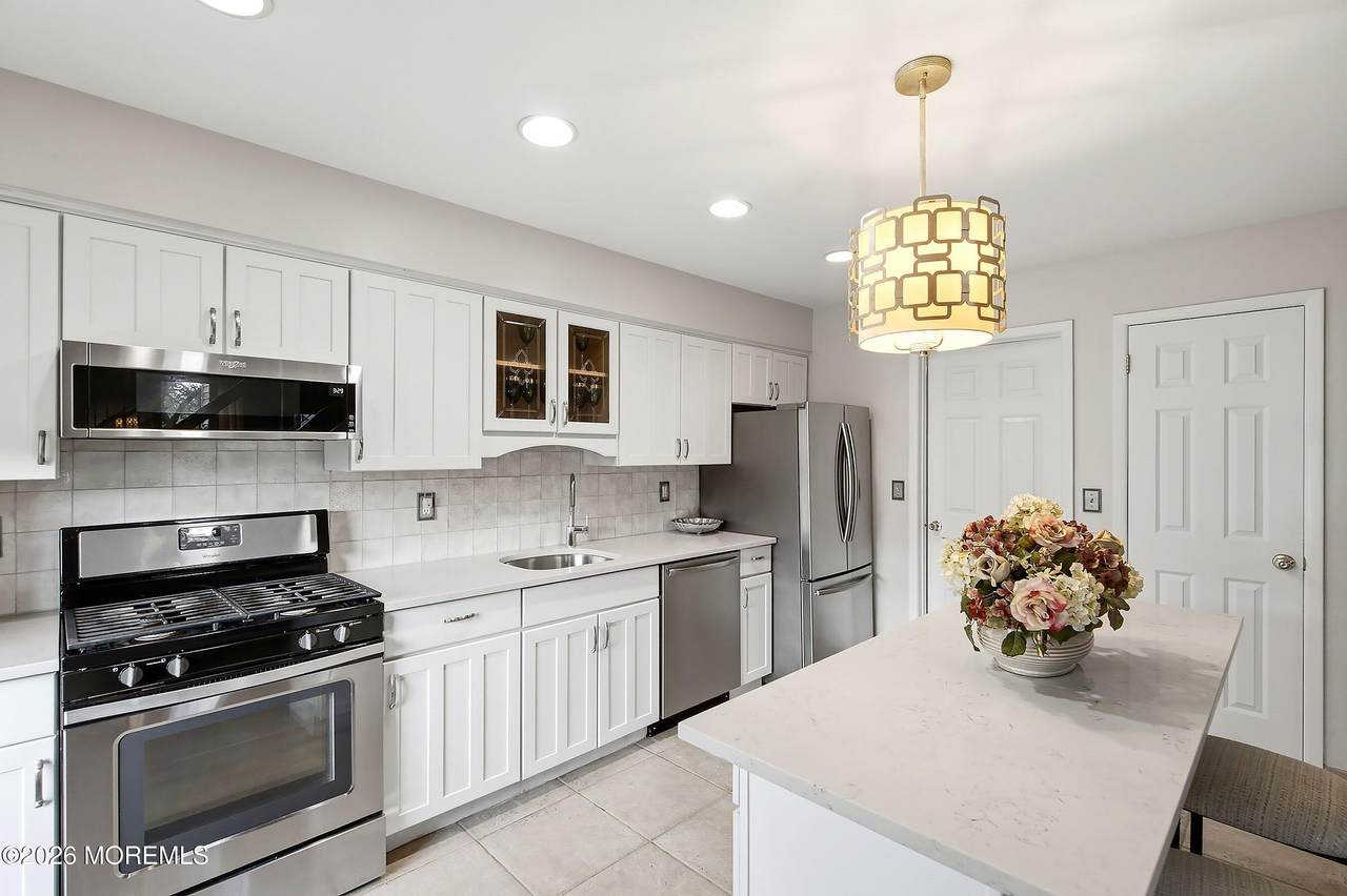 90 Cotswold Circle - Photo 1