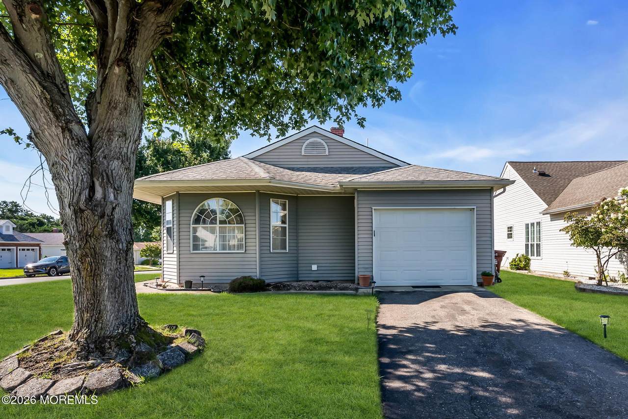 18 Prince Charles Drive - Photo 1