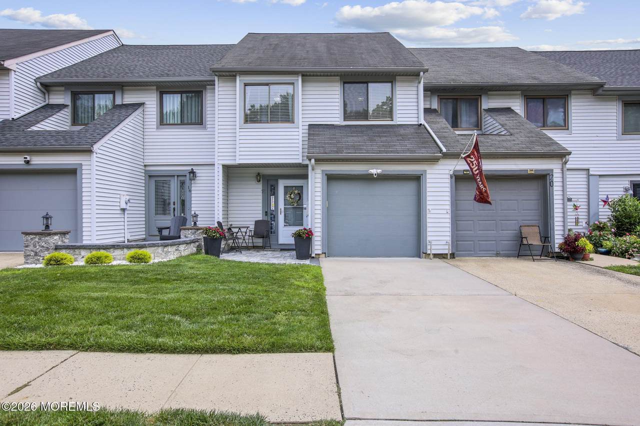 18 Lexington Circle - Photo 1