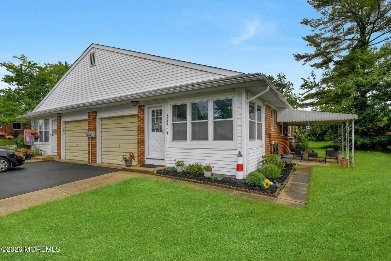 523 Lilac Lane - Photo 1