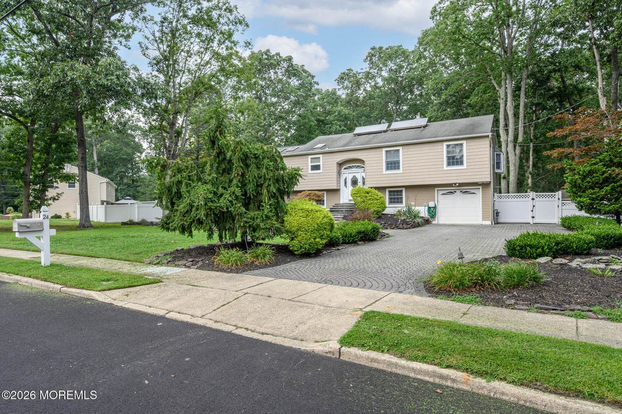 24 Claire Circle - Photo 1