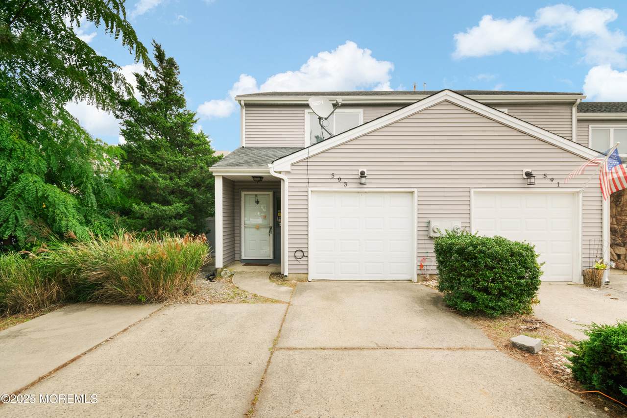 593 Patten Avenue - Photo 1