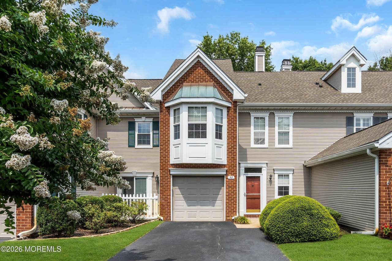 32 Manor Court - Photo 1