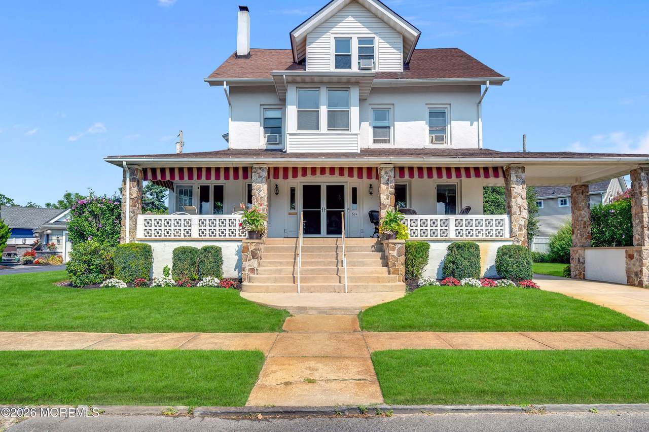 604 Lake Drive - Photo 1
