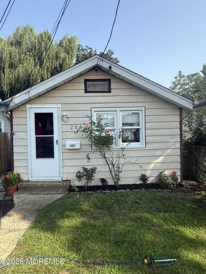 206 Hillcrest Avenue - Photo 1