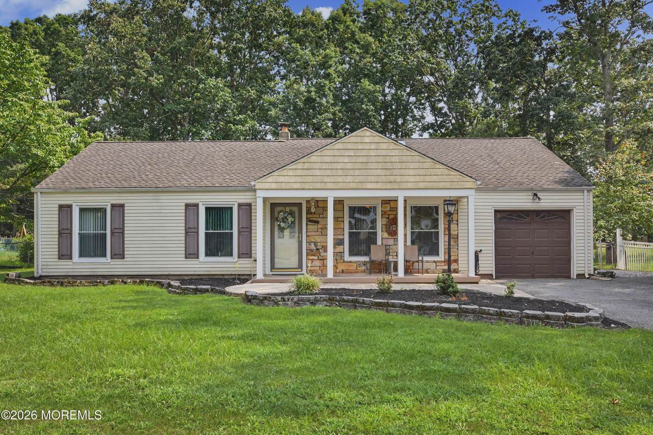 35 Buckingham Drive - Photo 1