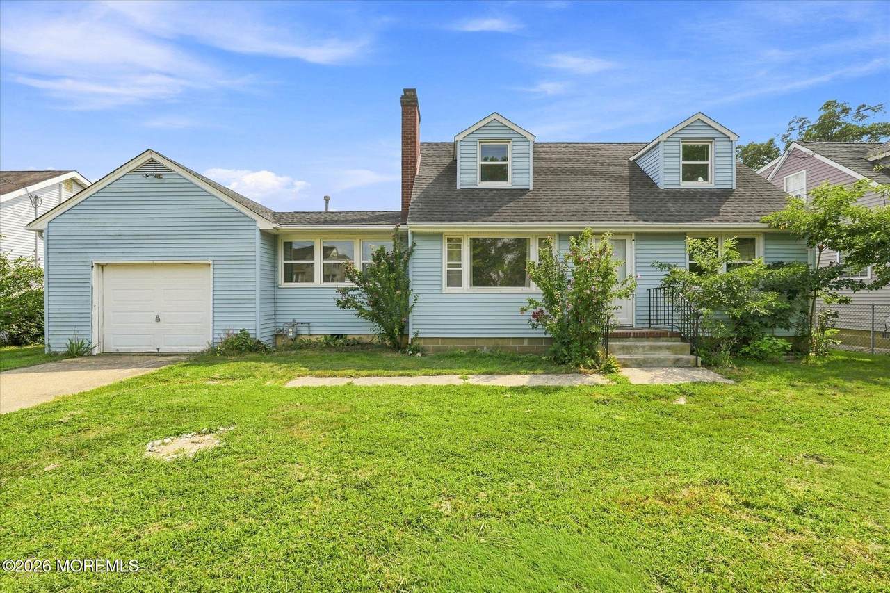 909 Clairmore Avenue - Photo 1