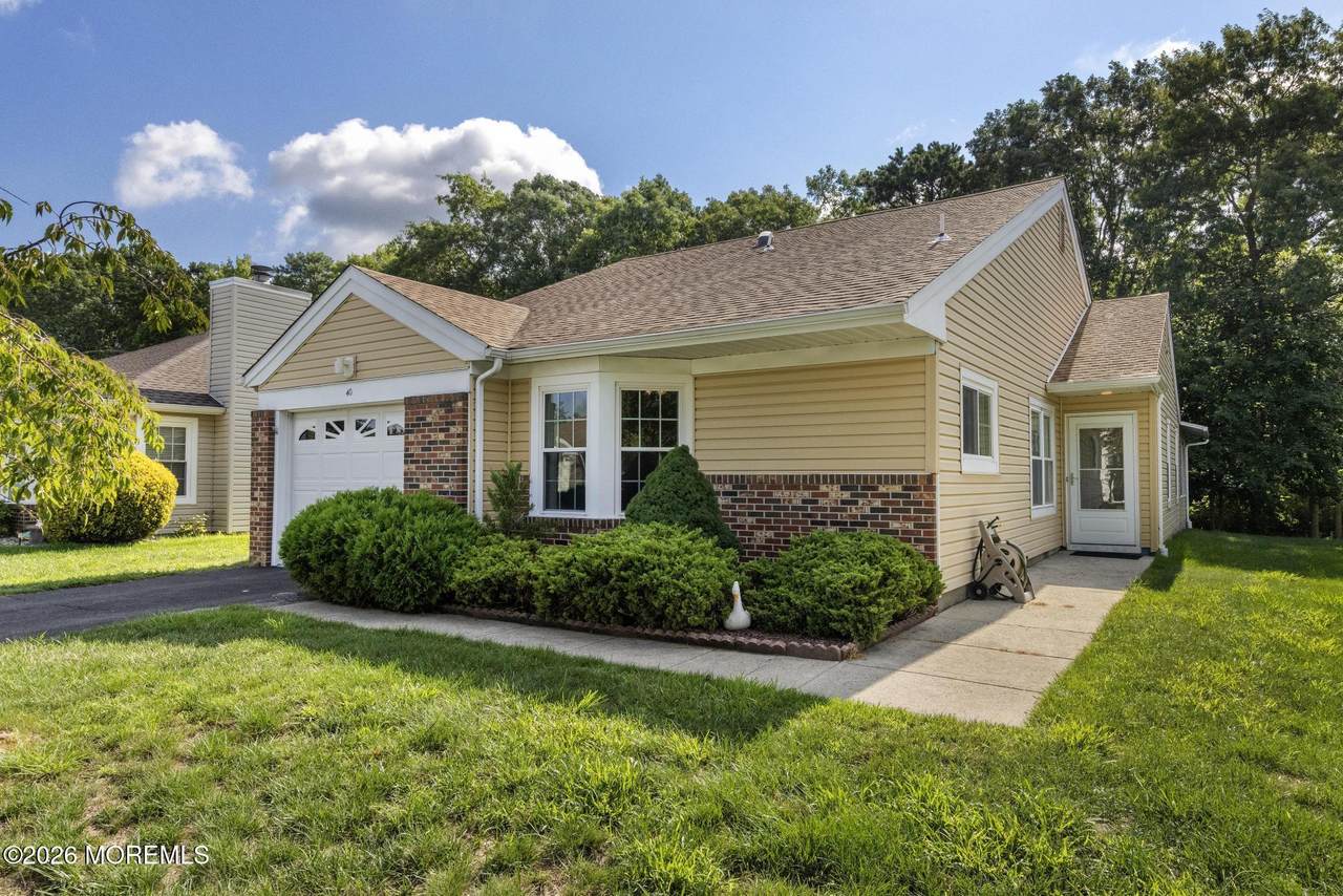 40 Pine Oak Boulevard - Photo 1