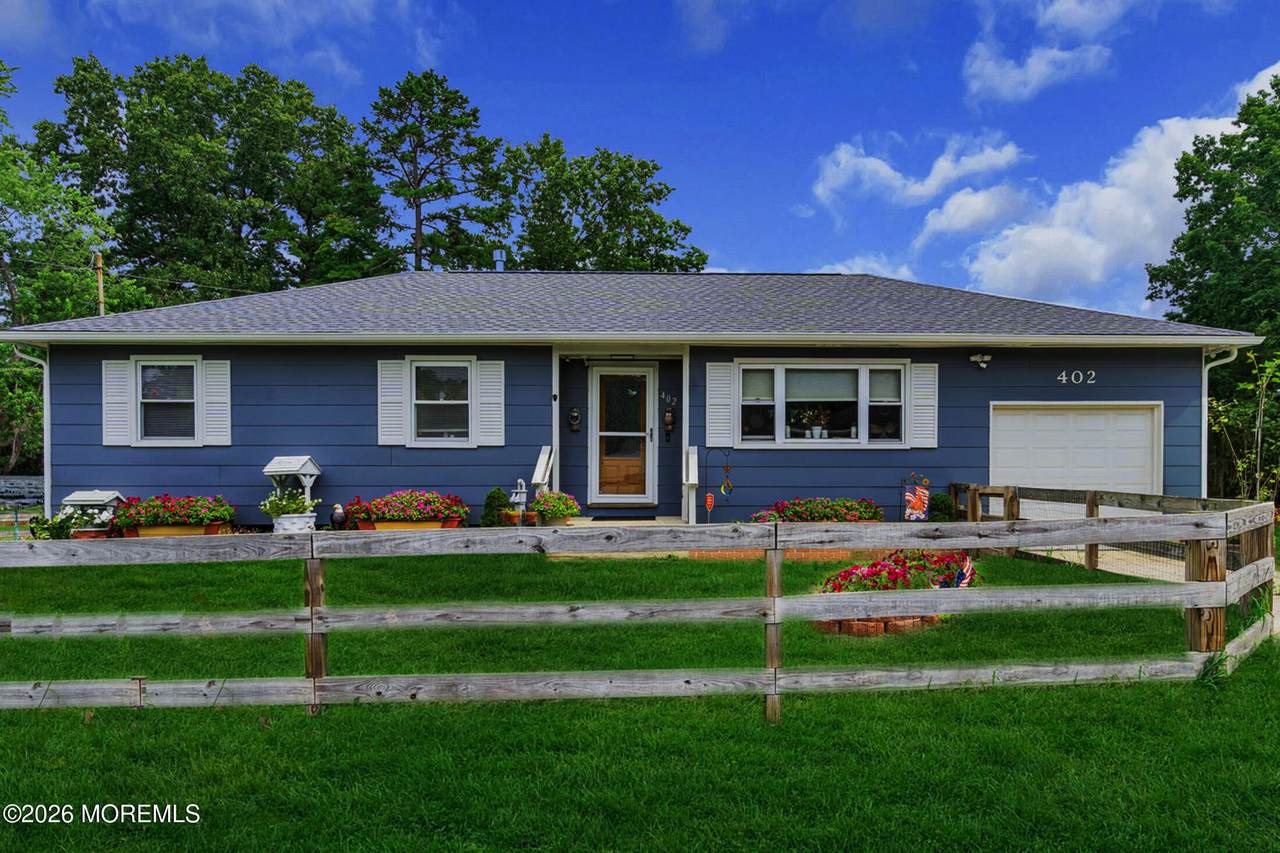 402 Lakeview Boulevard - Photo 1