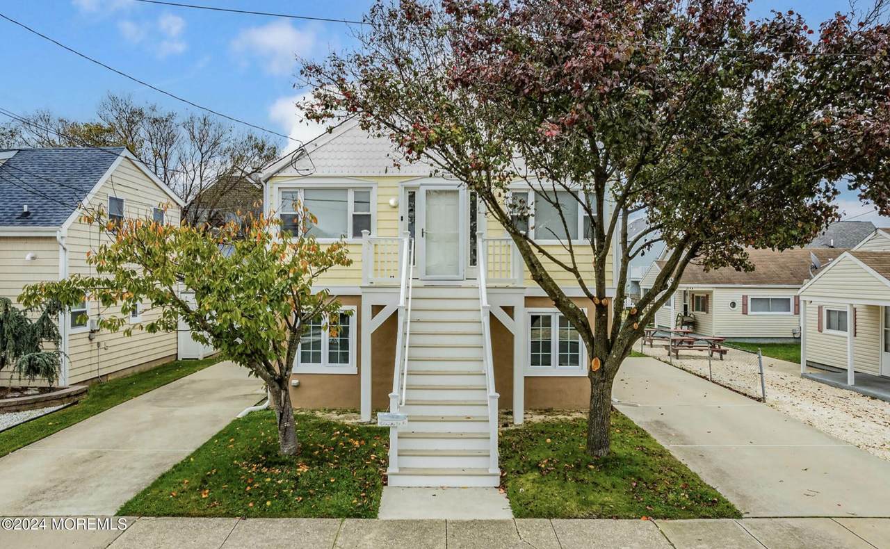 212 Randall Avenue - Photo 1