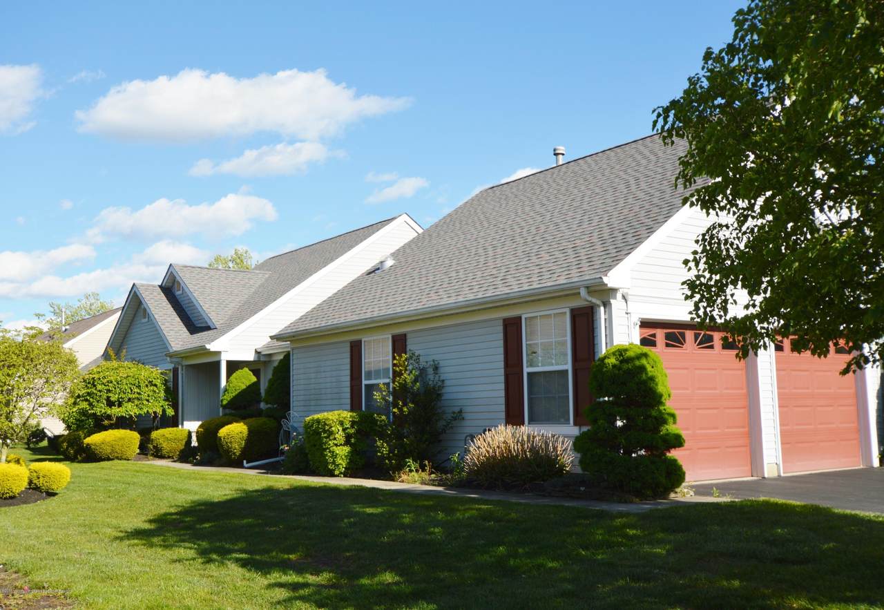 2555 Ridgemont Court - Photo 1