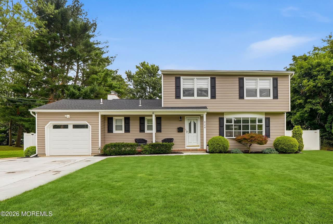 424 Lake Avenue - Photo 1