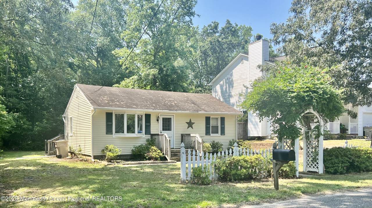 706 Riverside Drive - Photo 1