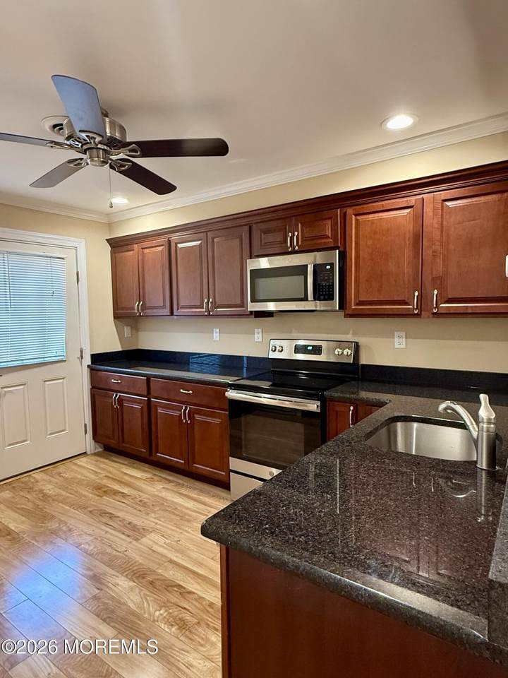 35C Edinburgh Lane - Photo 1