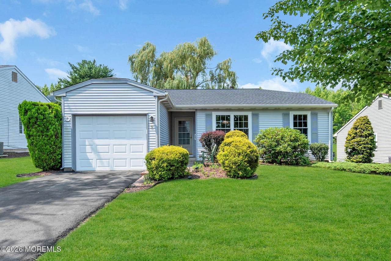 5 Lakeview Drive - Photo 1