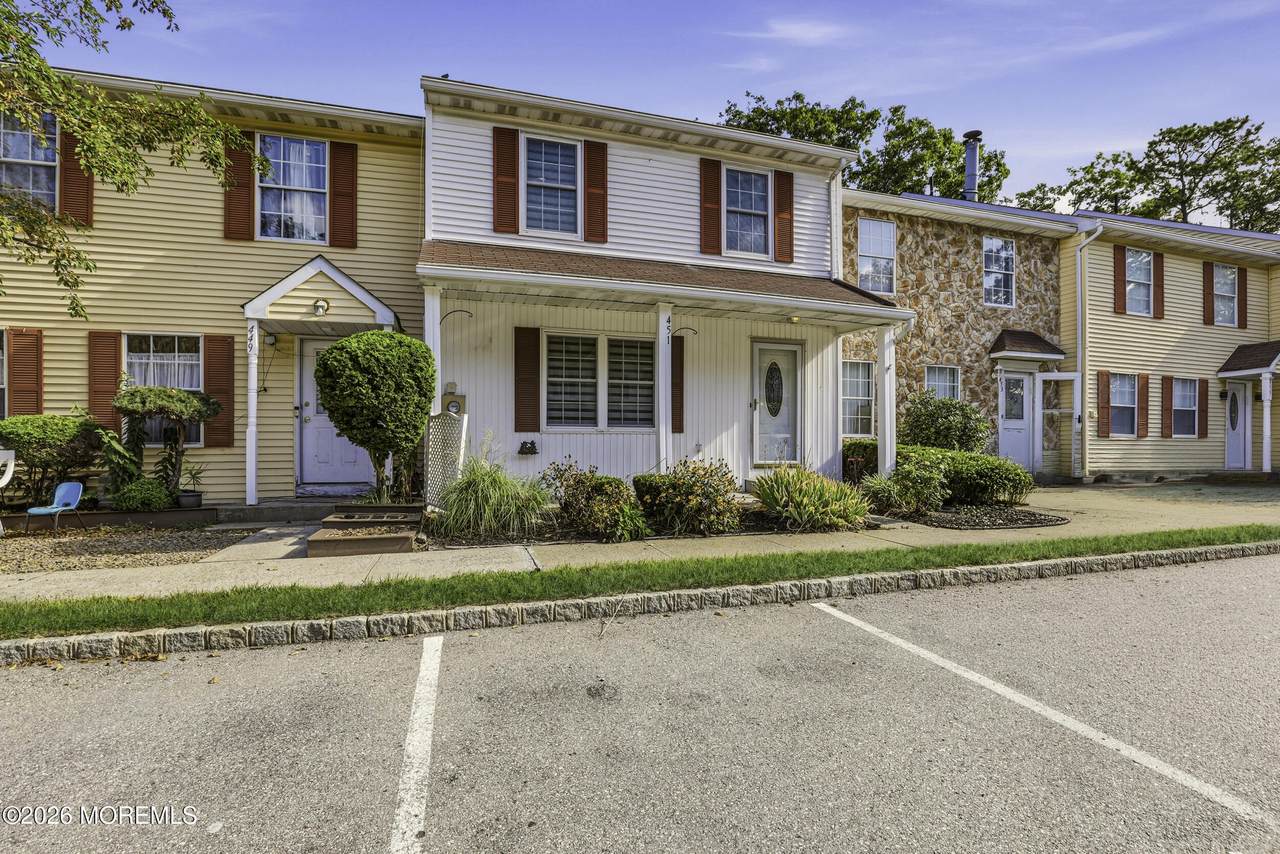 451 Rose Court - Photo 1