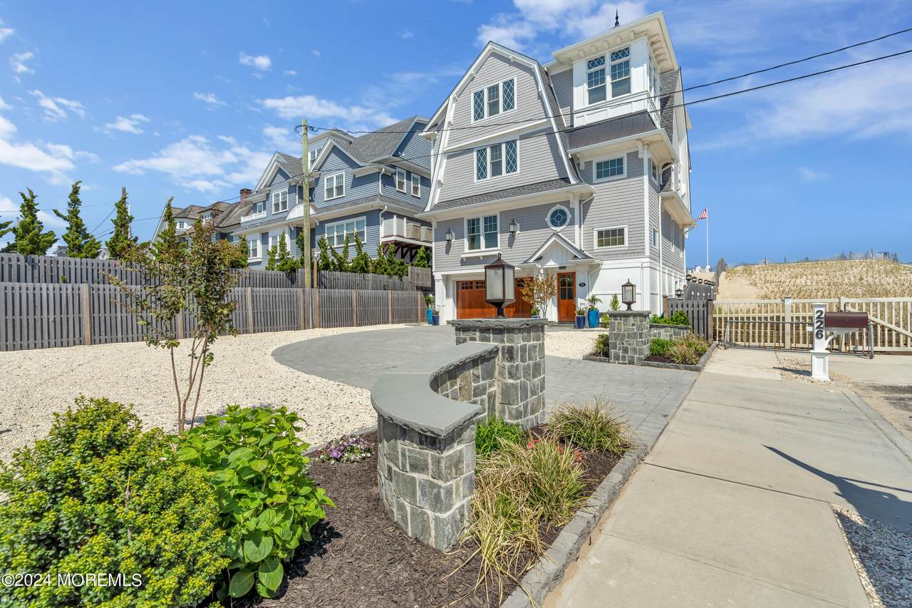 226 Dune Avenue - Photo 1