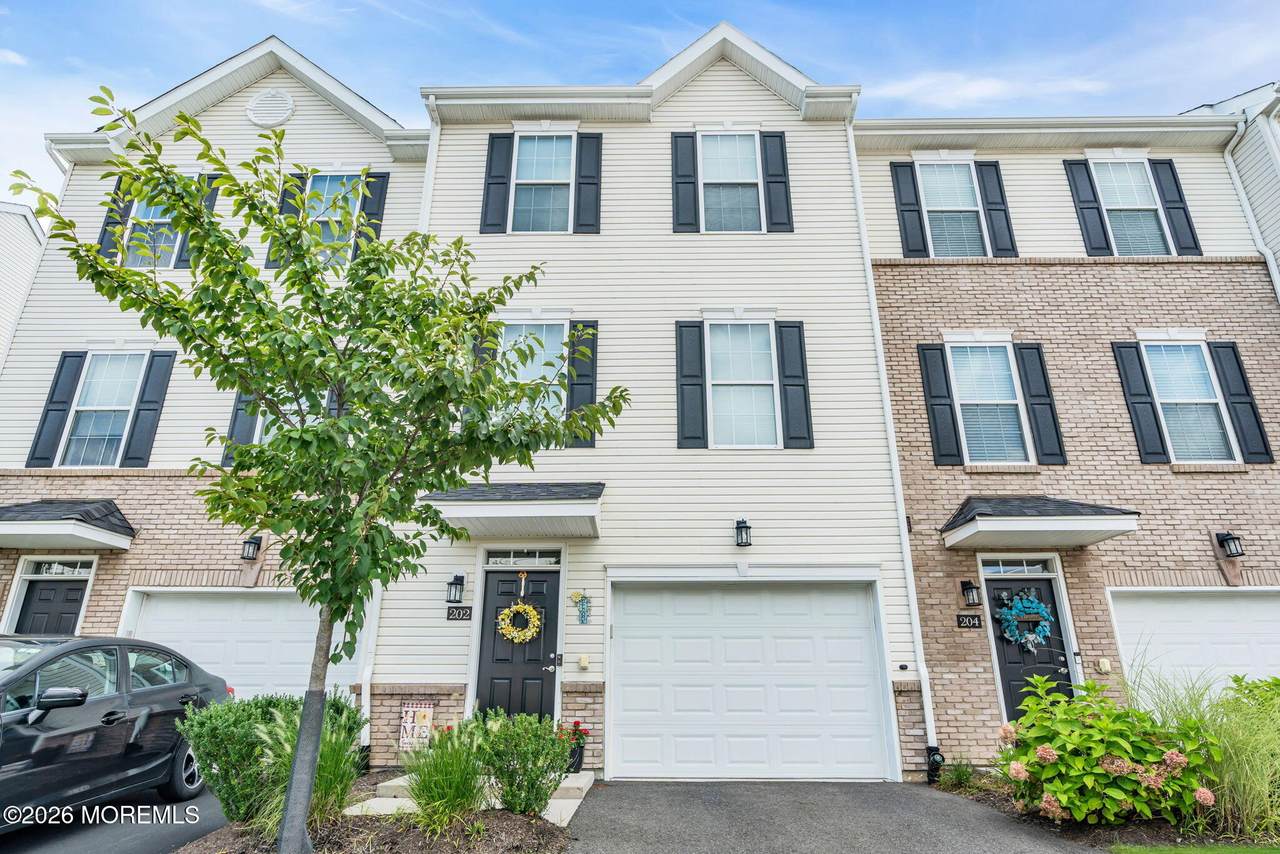 202 Discovery Road - Photo 1