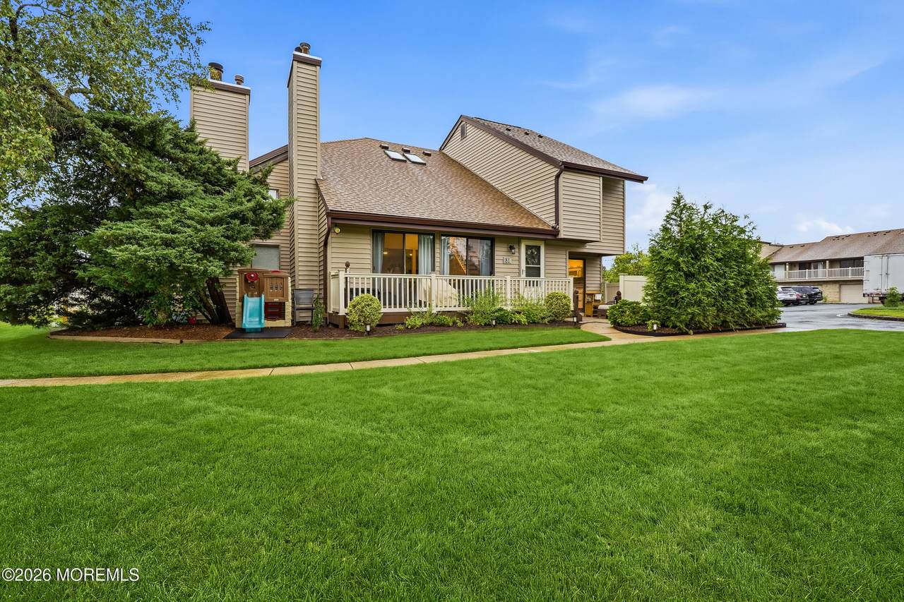 81 Cotswold Circle - Photo 1