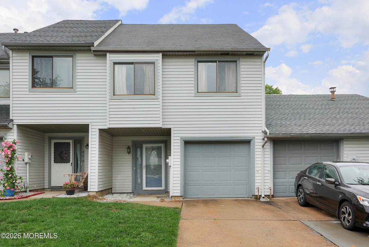 117 Lexington Circle - Photo 1