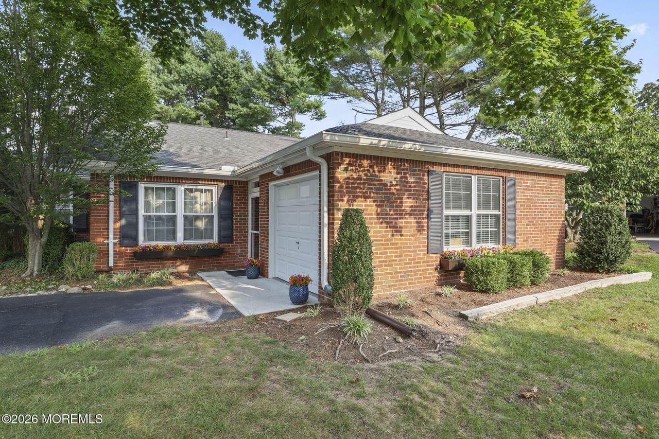 24 Magnolia Drive - Photo 1
