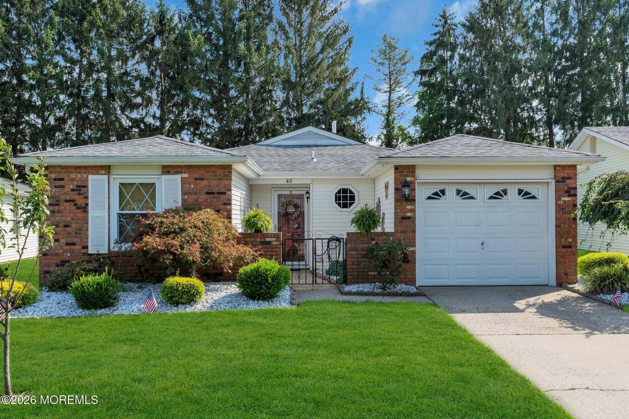 43 Lauren Lane - Photo 1