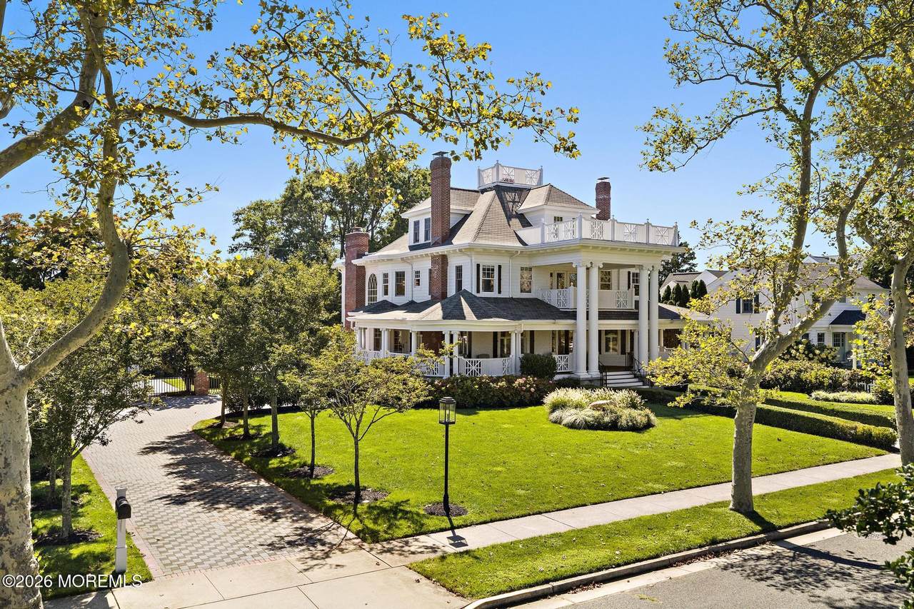 212 Crescent Parkway - Photo 1