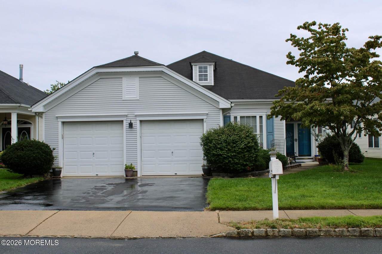 4 Summerlawn Drive - Photo 1