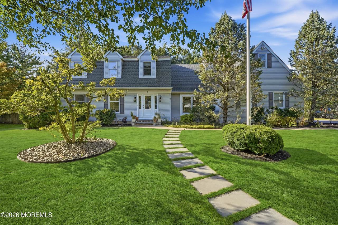 9 Lakeview Drive - Photo 1