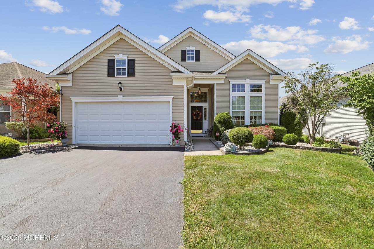 487 Huntington Drive - Photo 1