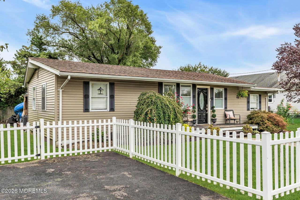 655 Ellicott Avenue - Photo 1