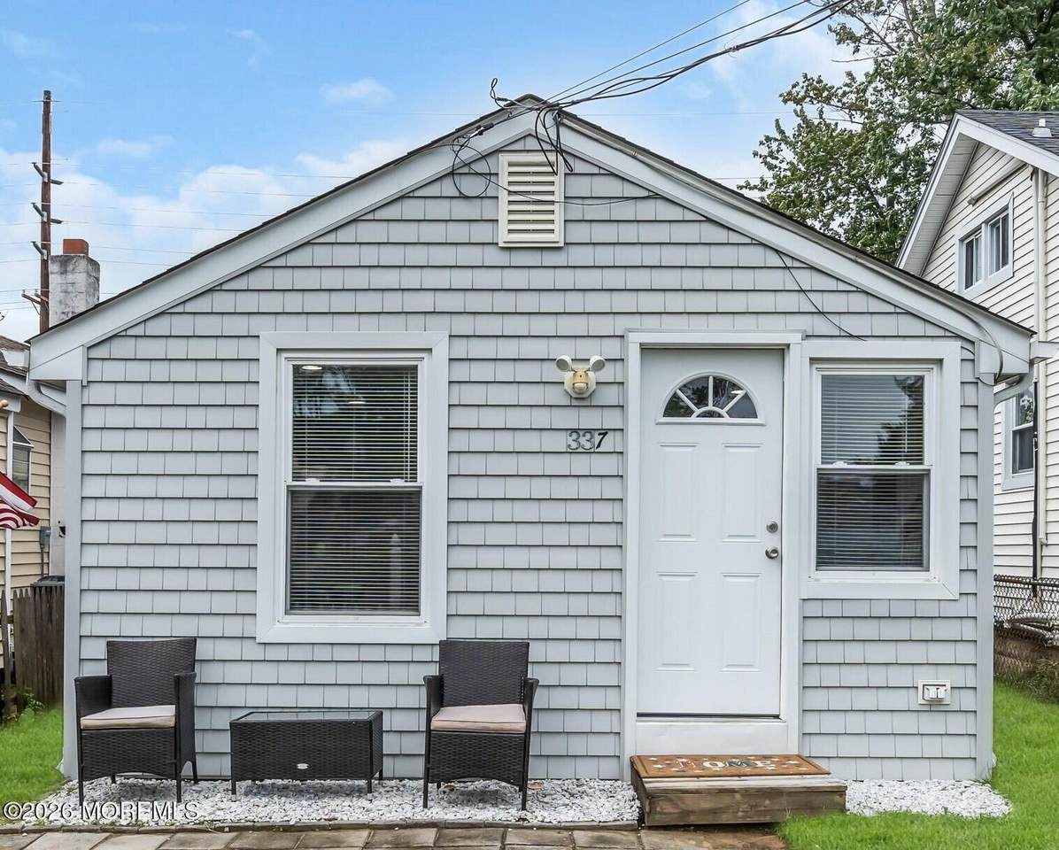 337 Shoreland Circle - Photo 1