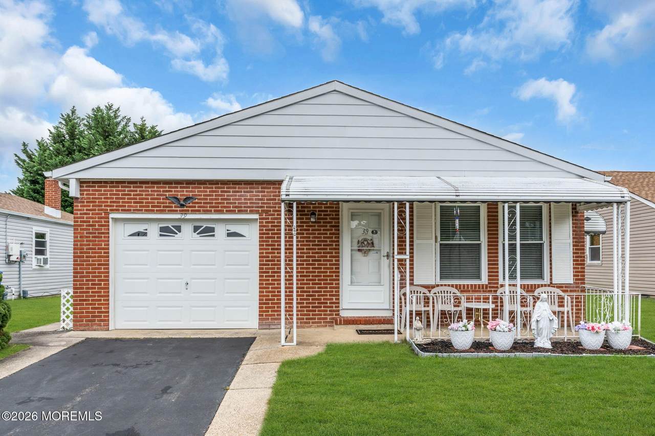 39 Innsbruck Drive - Photo 1