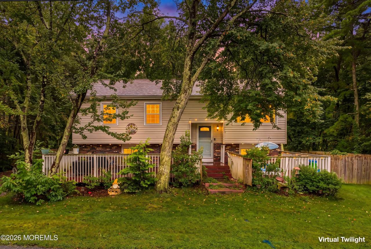 558 Larch Avenue - Photo 1