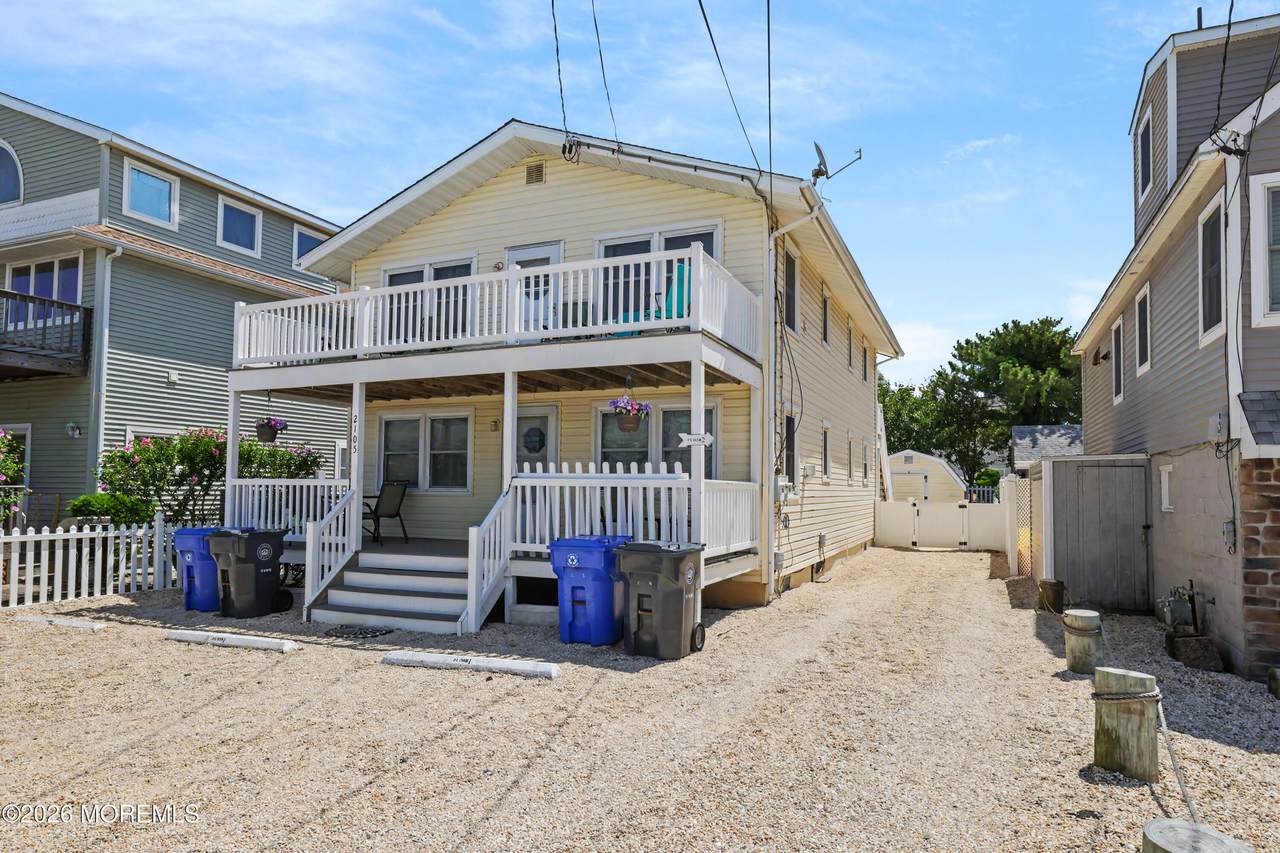 2105 Bay Avenue - Photo 1