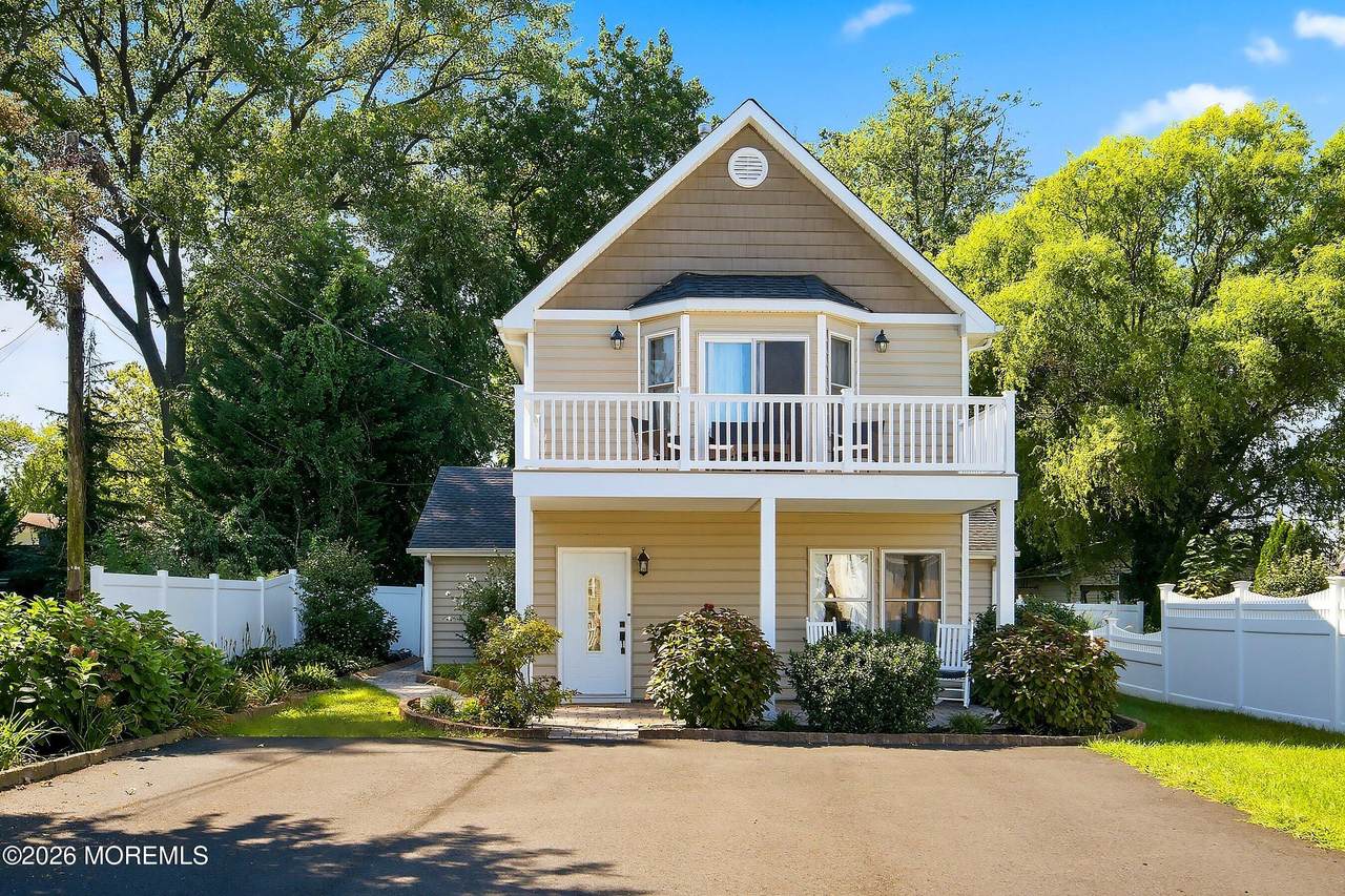 1603 Maplewood Road - Photo 1
