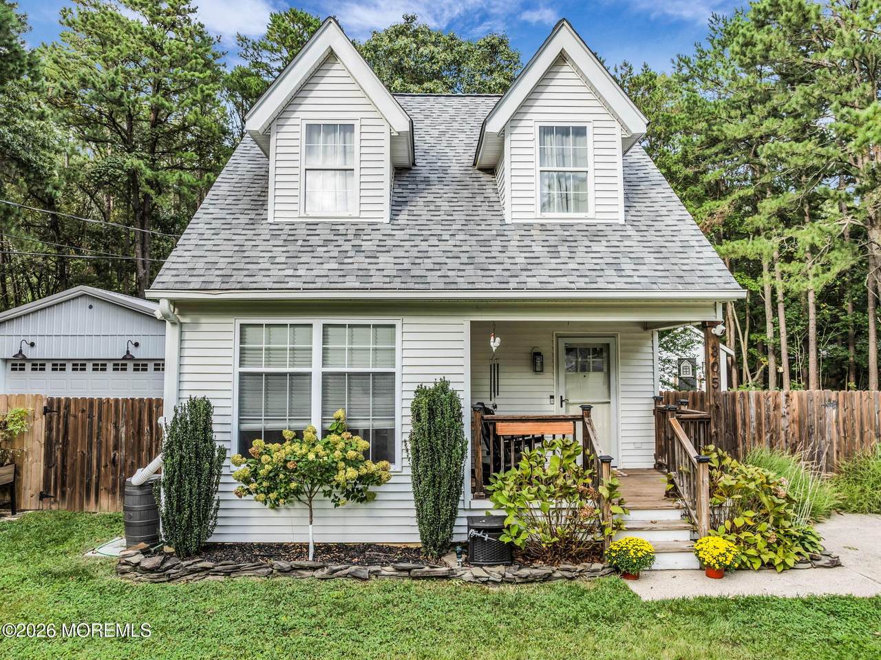 305 Ridgewood Avenue - Photo 1