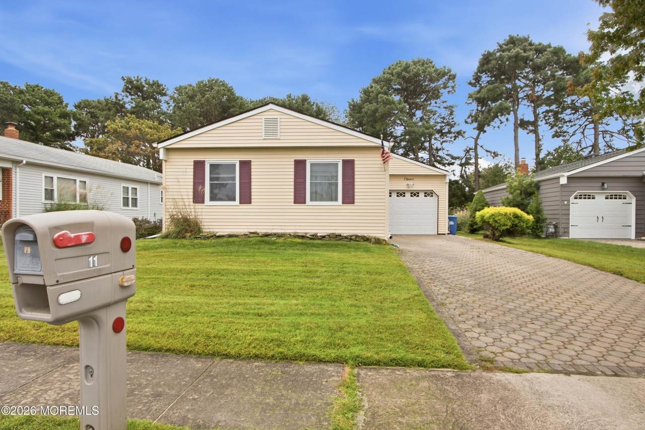 11 Woodstock Drive - Photo 1