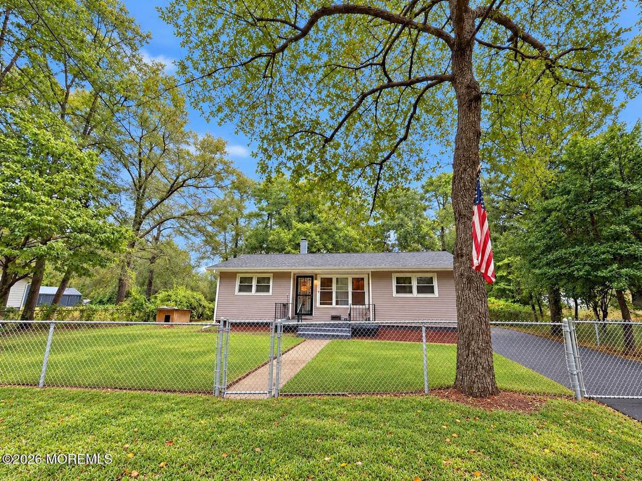 521 Ridgeview Avenue - Photo 1