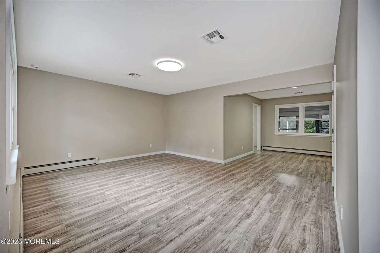 https://bt-photos.global.ssl.fastly.net/monmouth/1280_boomver_1_22630661-2.jpg